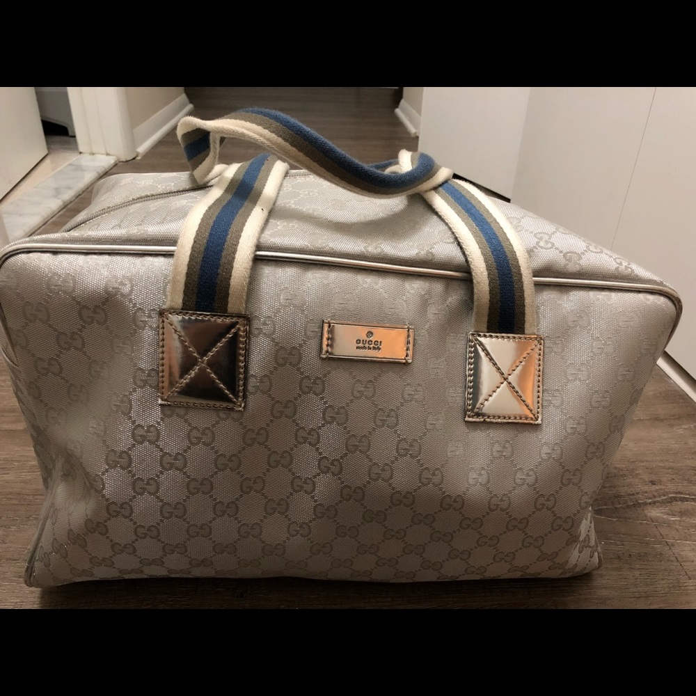 💥ON SALE💥 RARE Authentic Silver Gucci Duffle Bag